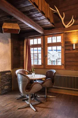 Ein Sitzbereich in der Unterkunft Hotel Burgener