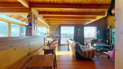 Ein Sitzbereich in der Unterkunft Tschoueilles 005 MOUNTAIN & QUIET chalet 10 pers