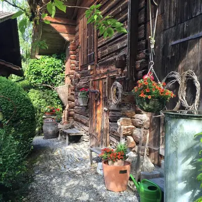 Ein Garten an der Unterkunft Chalet Rosemarie