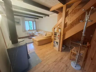 Ein Sitzbereich in der Unterkunft Les loulou 2