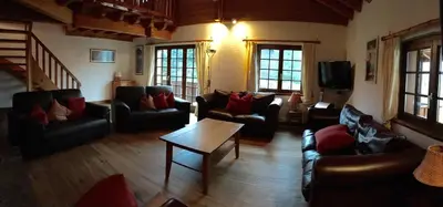Ein Sitzbereich in der Unterkunft Chalet Huwi Zermatt