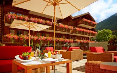 Ein allgemeiner Bergblick oder ein Berglick von des Hotels aus