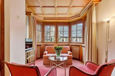 Ein Sitzbereich in der Unterkunft Grand Hotel Zermatterhof