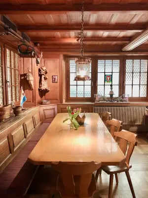 Ein Sitzbereich in der Unterkunft Hotel Châlet Du Lac