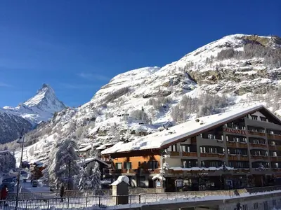 Ein allgemeiner Bergblick oder ein Berglick von des Hotels aus