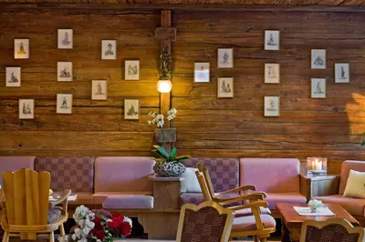 Ein Sitzbereich in der Unterkunft Hotel Antika