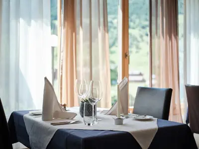 Ein Restaurant oder anderes Speiselokal in der Unterkunft Hotel Hubertus