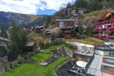 Ein allgemeiner Bergblick oder ein Berglick von des Hotels aus
