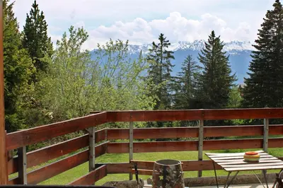 Ein allgemeiner Bergblick oder ein Berglick von des Hotels aus