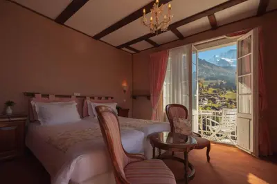 Ein allgemeiner Bergblick oder ein Berglick von des Hotels aus