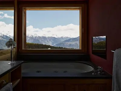Ein allgemeiner Bergblick oder ein Berglick von des Hotels aus