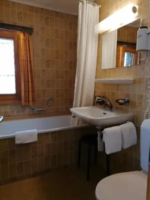 Ein Badezimmer in der Unterkunft Petit Helvetia Budget Hotel