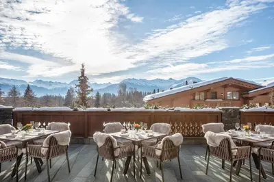 Ein allgemeiner Bergblick oder ein Berglick von des Hotels aus