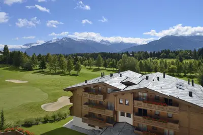 Ein allgemeiner Bergblick oder ein Berglick von des Hotels aus