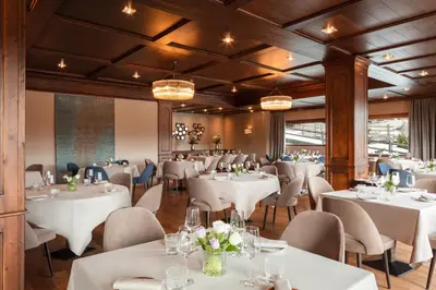 Ein Restaurant oder anderes Speiselokal in der Unterkunft Guarda Golf Hotel & Residences