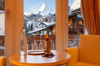 Ein allgemeiner Bergblick oder ein Berglick von des Hotels aus