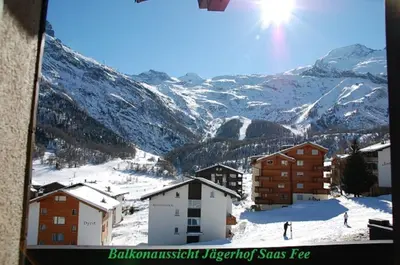 Ein allgemeiner Bergblick oder ein Berglick von des Hotels aus
