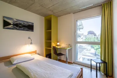 Ein Bett oder Betten in einem Zimmer der Unterkunft Backpackers Villa Sonnenhof - Hostel Interlaken