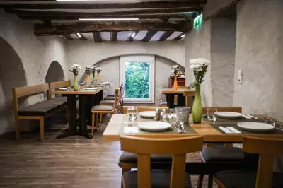 Ein Restaurant oder anderes Speiselokal in der Unterkunft B&B Zum Schleif