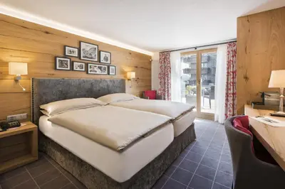 Ein Bett oder Betten in einem Zimmer der Unterkunft Chesa Valese by Sisters Zermatt