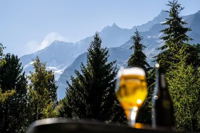 Ein allgemeiner Bergblick oder ein Berglick von des Hotels aus
