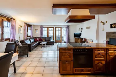 Ein Sitzbereich in der Unterkunft Haus Zer Weidu