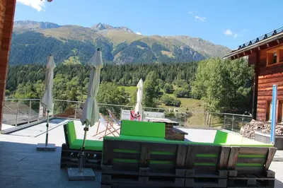 Ein allgemeiner Bergblick oder ein Berglick von des Bed & Breakfasts aus