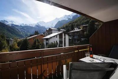 Ein allgemeiner Bergblick oder ein Berglick von des Hotels aus