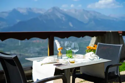 Ein allgemeiner Bergblick oder ein Berglick von des Hotels aus