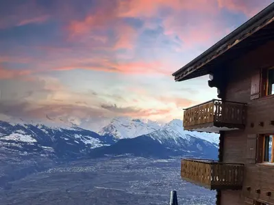 Ein allgemeiner Bergblick oder ein Berglick von des Hotels aus