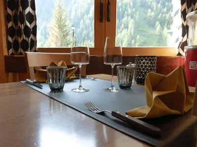 Getränke in der Unterkunft Hôtel Cristal - Swiss Riders Lodge Grimentz
