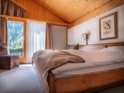 Ein Bett oder Betten in einem Zimmer der Unterkunft Hôtel Cristal - Swiss Riders Lodge Grimentz