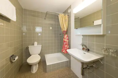 Ein Badezimmer in der Unterkunft Postgebäude