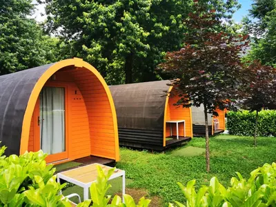 Ein Garten an der Unterkunft Camping Melezza