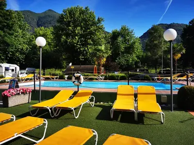 Der Swimmingpool an oder in der Nähe von Camping Melezza