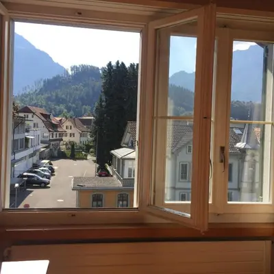 Ein allgemeiner Bergblick oder ein Berglick von des Gasthauses aus