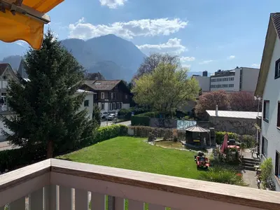 Ein allgemeiner Bergblick oder ein Berglick von des Gasthauses aus