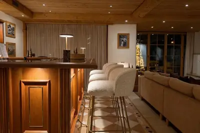 Ein Sitzbereich in der Unterkunft Swiss Alpine Hotel Allalin
