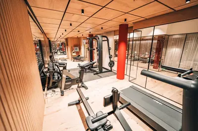 Das Fitnesscenter und/oder die Fitnesseinrichtungen in der Unterkunft Swiss Alpine Hotel Allalin