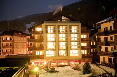 Ein allgemeiner Bergblick oder ein Berglick von des Hotels aus