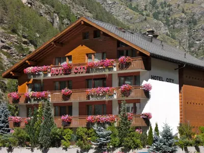 Ein allgemeiner Bergblick oder ein Berglick von des Hotels aus