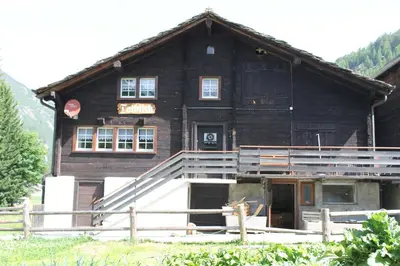 Das Gebäude in dem sich das Chalet befindet