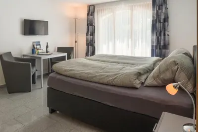 Ein Bett oder Betten in einem Zimmer der Unterkunft A Calm & Charm Studio - Haus Haro