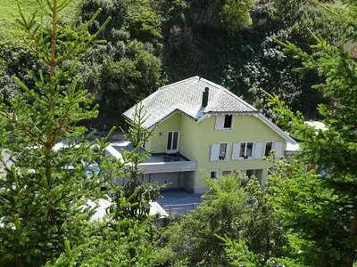 Das Gebäude in dem sich das Ferienhaus befindet