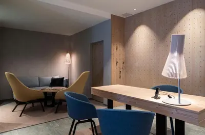 Ein Sitzbereich in der Unterkunft Hotel Continental