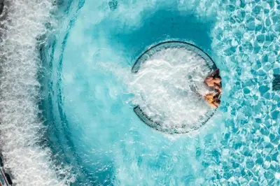 Der Swimmingpool an oder in der Nähe von Thermalhotel De France