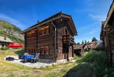 Ein allgemeiner Bergblick oder ein Berglick von des Chalets aus
