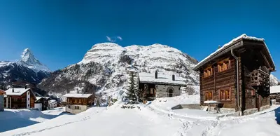 Ein allgemeiner Bergblick oder ein Berglick von des Chalets aus