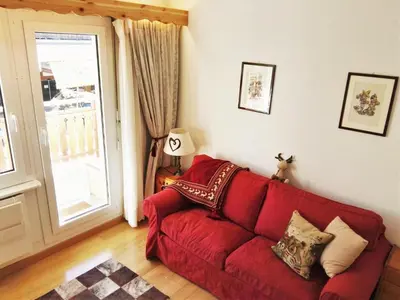 Ein Sitzbereich in der Unterkunft Apartment in Crans Montana Town Centre Mountain View