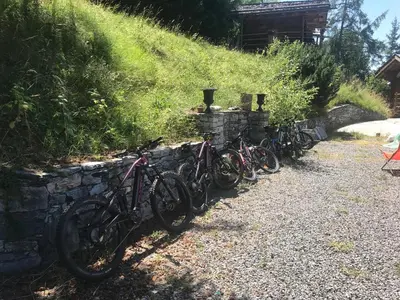 Radfahren an der Unterkunft Les Mazots de la Source & Spa oder in der Nähe